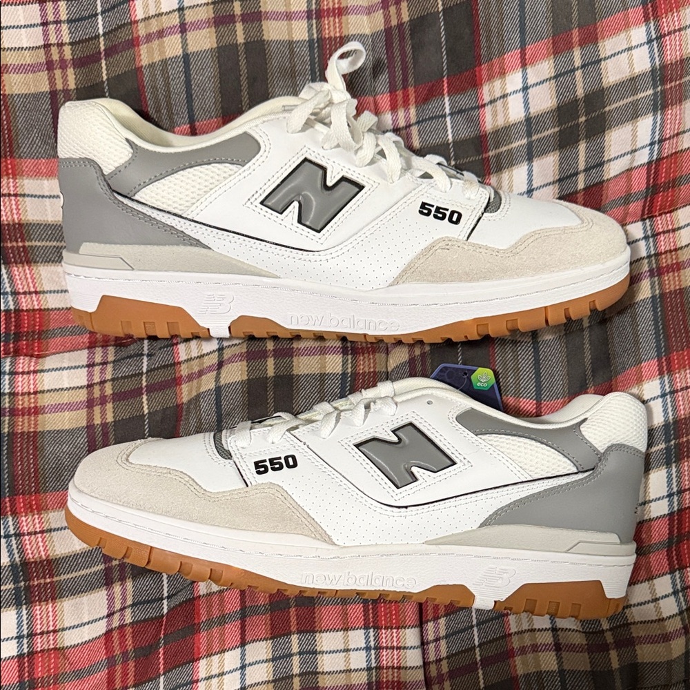 NEW BALANCE 550 NWOT - Picture 2 of 5